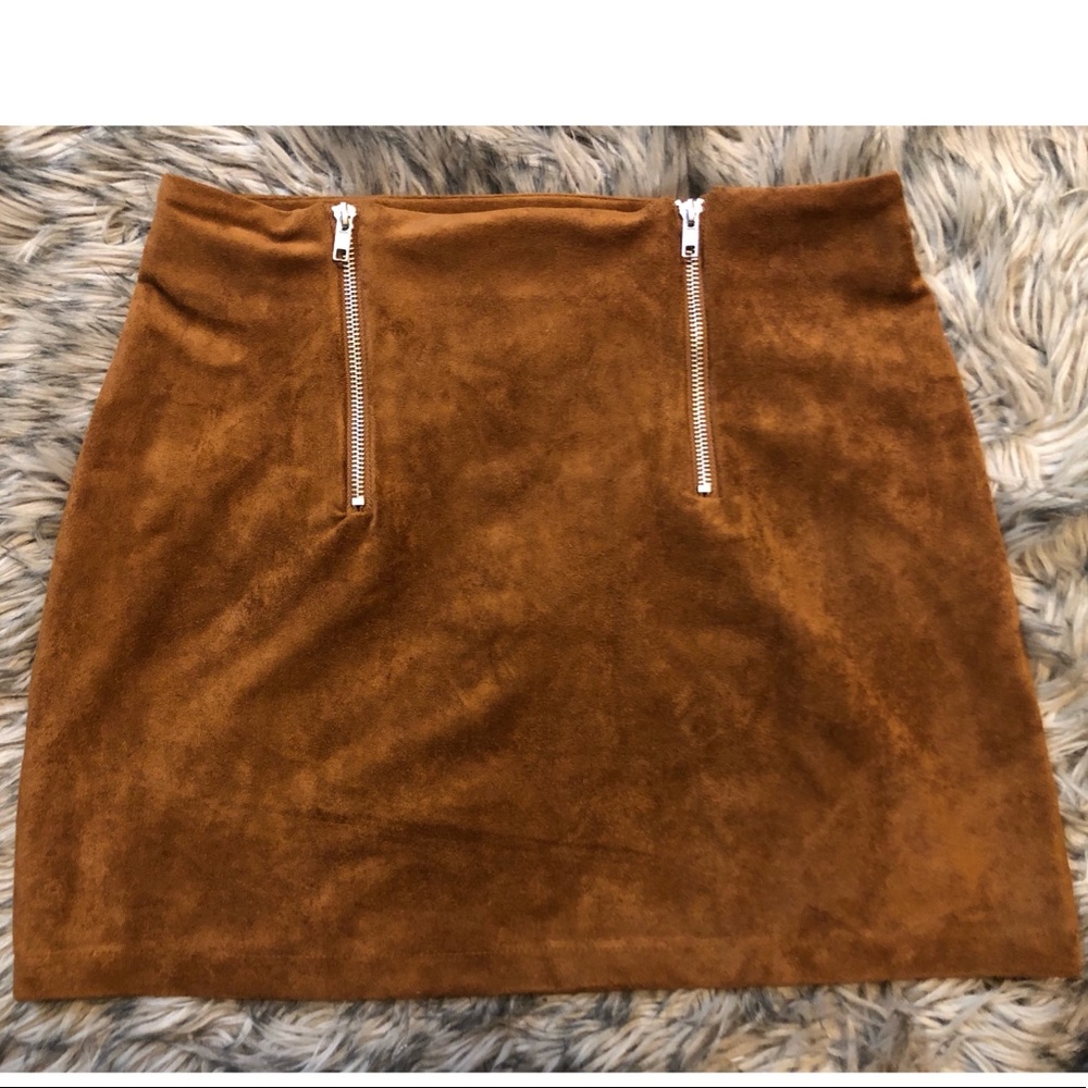 NEVER WORN FAUX SUEDE SKIRT